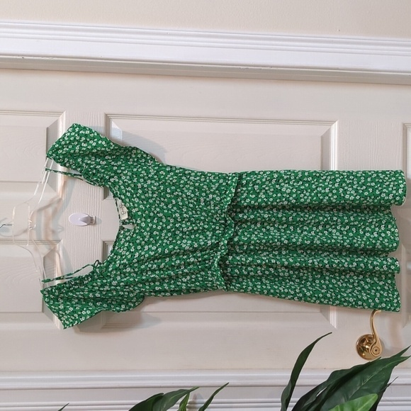 Jessica Simpson Women's Green Floral Cold Shoulder Mini Dress Size Medium - Picture 1 of 7